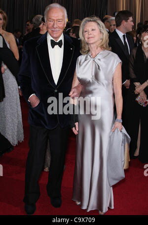 CHRISTOPHER PLUMMER & ELAINE TAYLOR die 84. ACADEMY AWARDS Ankünfte LOS ANGELES Kalifornien USA 26. Februar 2012 Stockfoto