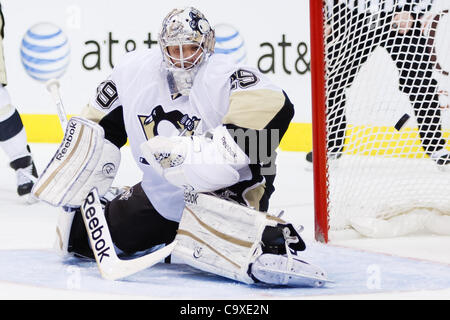 29. Februar 2012 wird während der Aktion zwischen den Dallas Stars und die Pittsburgh Penguins - Dallas, Texas, USA - Pittsburgh Penguins Torhüter Marc-Andre Fleury (29) auf bewertet.  Nach der 1. Spielzeit sind Dallas und Pittsburgh Tiied 1-1 im American Airlines Center. (Kredit-Bild: © Andrew Dieb/Southcreek / Stockfoto
