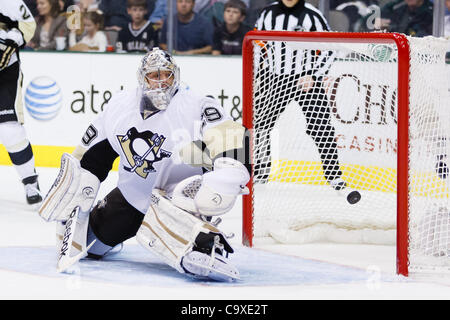 29. Februar 2012 wird während der Aktion zwischen den Dallas Stars und die Pittsburgh Penguins - Dallas, Texas, USA - Pittsburgh Penguins Torhüter Marc-Andre Fleury (29) auf bewertet.  Nach der 1. Spielzeit sind Dallas und Pittsburgh Tiied 1-1 im American Airlines Center. (Kredit-Bild: © Andrew Dieb/Southcreek / Stockfoto