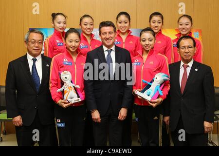 (L, R)  JOCIchiro Kono, Airi Hatakeyama, Sebastian Coe LOCOG Vorsitzender, Nina Saeed Yokota, JOCTomiaki Fukuda, 28. Februar 2012 - JOC: Sebastian Coe LOCOG Vorsitzender inspiziert NTC im National Training Center, Tokyo, Japan.  (Foto von Daiju Kitamura/AFLO SPORT) [1045] Stockfoto