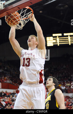 29. Februar 2012 - Lincoln, Nebraska, USA - Nebraska Vorwärts Brandon Ubel (13) eine einfache zwei Punkten auf dem Weg zu einem Spiel Hight 17 Punkte wie Iowa, Nebraska 62-53 in einem Spiel gespielt im Bob Devaney Sports Center in Lincoln, Nebraska besiegt. (Kredit-Bild: © Steven Branscombe/Southcreek/ZUMApress.c Stockfoto