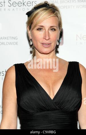 Sonja Morgan im Ankunftsbereich für Premiere des Bravo MILLION DOLLAR LISTING NEW YORK fangen Dach, New York, NY 2. März 2012. Foto von: Steve Mack/Everett Collection Stockfoto