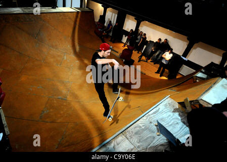 Skateboarder übernahm der Fabrica Art Gallery in Brighton heute im Rahmen eines speziellen Kunst-Projekts. Stockfoto