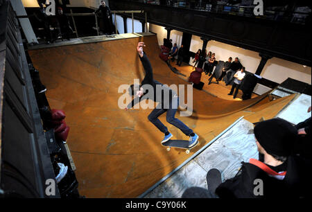 Skateboarder übernahm der Fabrica Art Gallery in Brighton heute im Rahmen eines speziellen Kunst-Projekts. Stockfoto