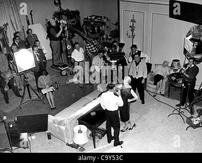 PAUL NEWMAN UND JOANNE WOODWARD AM SET VON DIE TERRACE.1960.Ã'Â©SUPPLIED VON FOTOS, INC.. JOANNEWOODWARDRETRO (Bild Kredit: Â © Globe Photos/ZUMAPRESS.com) Stockfoto