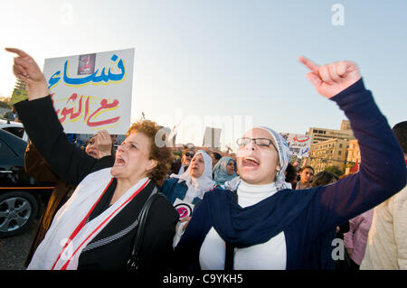 Ägyptische Frauen März auf den Internationalen Tag der Frau, dem Parlament fordern eine größere Darstellung in der Regierung und dem Ende der Militärregierung - Match 8 Th, 2012, Kairo Ägypten Tahrir-platz Stockfoto