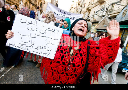 Ägyptische Frauen marschieren am Frauentag zum Parlament fordern eine größere Darstellung in Regierung und das Ende der militärischen Regelübereinstimmung 8th, 2012 Stockfoto