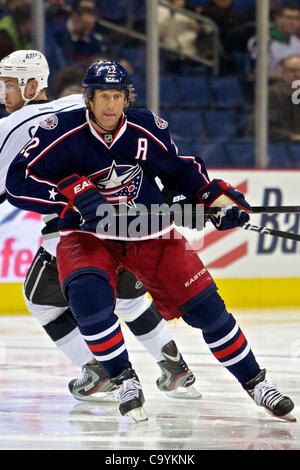 8. März 2012 - Columbus, Ohio, USA - Columbus Blue Jackets links Flügel Vinny Prospal (22) Schlittschuhe an der Face-off in der ersten Periode des Spiels zwischen den Los Angeles Kings und den Columbus Blue Jackets in der Nationwide Arena, Columbus, Ohio. (Kredit-Bild: © Scott Stuart/Southcreek/ZUMAPRESS.com) Stockfoto