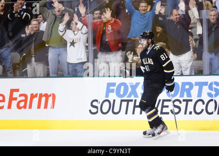 8. März 2012 - Dallas, Texas, USA - Dallas Stars nach vorne Tomas Vincour (81) feiert sein Tor während der Schießerei zwischen den Dallas Stars und die San Jose Sharks. Dallas besiegt San Jose 4-3 in einer Schießerei im American Airlines Center. (Kredit-Bild: © Andrew Dieb/Southcreek/ZUMAPRESS.com) Stockfoto