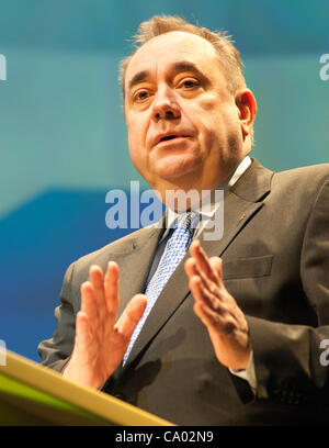 Erster Minister Alex Salmond führt ein stellvertretender Vorsitzender, Nicola Sturgeon, die Schließung Adresse zu der SNP-Frühjahrskonferenz in der SSEC in Glasgow zu liefern.  Bild: Wullie Marr / Alamy Stockfoto