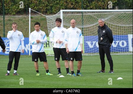 CLAUDIO RANIERI nimmt TRAINING INTER MILAN MILAN Mailand Italien 12. März 2012 Stockfoto