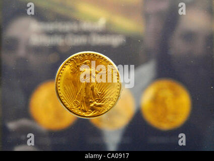 Die 1933 Vereinigten Staaten Gold Münze Double Eagle (Bild), die teuerste Goldmünze, die je auf Auktion verkauft wird im National Museum New Building, Prag, Tschechische Republik, 12. März 2012 ausgestellt. (Foto/Stanislav Zbynek CTK) Stockfoto