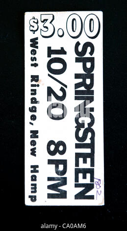 12. März 2012 - West Long Branch, New Jersey, USA - A Bruce Springsteen Konzert ticket kostete drei Dollar, eines der rund 15.000 Items umfassen die Bruce Springsteen Spezialsammlung befindet sich auf dem Campus der Monmouth University Stockfoto