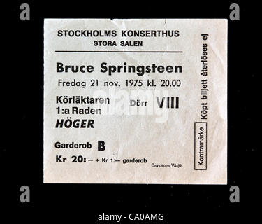 12. März 2012 - West Long Branch, New Jersey, USA - ein Ticket Stub von einem 1975 Stockholm, Schweden Bruce Springsteen Konzert, eines der rund 15.000 Items die die Bruce Springsteen Spezialsammlung befindet sich auf dem Campus der Monmouth Universität umfassen Stockfoto