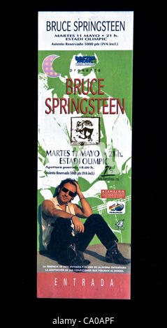 12. März 2012 untergebracht - West Long Branch, New Jersey, USA - Ticket für ein 1993 Bruce Springsteen Konzert in Barcelona, Spanien, eines der rund 15.000 Items die die Bruce-Springsteen-Spezialsammlung umfassen auf dem Campus der Monmouth University Stockfoto