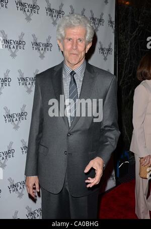 Tony Roberts im Ankunftsbereich für 2012 Vineyard Theater Gala zu Ehren Linda Lavin, Hudson Theatre, New York, NY 12. März 2012. Foto von: Derek Sturm/Everett Collection Stockfoto