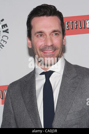 13. März 2012 - präsentiert Los Angeles, Kalifornien, USA - Jon Hamm.The PaleyFest 2012 '' Mad Men'' im The Saban Theatre, Beverly Hills, CA. 13 März - 2012 statt. (Kredit-Bild: © TLeopold/Globe Photos/ZUMAPRESS.com) Stockfoto