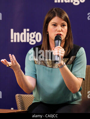 13. März 2012 - Toronto, Kanada - Gail Simmons, Top Chef Richter, Special Projects Director Food & Wine Magazine mit ausgebildeten kulinarischen Experten schildern ihre charmante und aufschlussreiche Essen Memoiren, im Gespräch mit meinem Mund voll. (JKP/N8N) Stockfoto