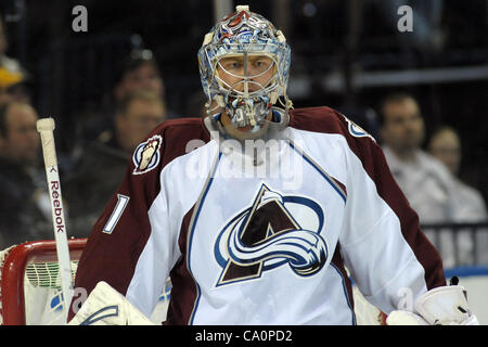 14. März 2012 - Uhren Buffalo, New York, USA - Colorado Avalanche Torwart Semyon Varlamov (1) die Aktion auf Eis in der ersten Periode gegen die Buffalo Sabres an die First Niagara Center in Buffalo, New York. Colorado und Buffalo sind 2: 2 nach der ersten Periode gebunden. (Kredit-Bild: © Michael Johnso Stockfoto