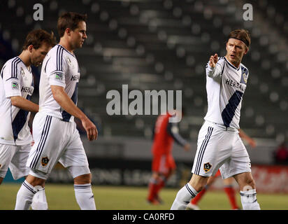 14. März 2012 - spricht Los Angeles, Kalifornien, USA - David Beckham #23 von Los Angeles Galaxy zu seinem Teamkollegen während ein Nord-, Mittelamerika und Karibik Association Football (CONCACAF) Champions League Spiel im Home Depot Center am 14. März 2012 in Carson, Kalifornien. An Stockfoto