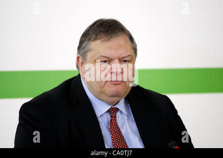 15. März 2012 spricht - Athen, Griechenland - Finanzminister EVANGELOS VENIZELOS während einer Pressekonferenz. Venizelos ist der einzige Anwärter für die Führung der sozialistischen PASOK-Partei die Mehrheit in einer Abstimmung an diesem Sonntag (Credit-Bild: © Aristidis Vafeiadakis/ZUMAPRESS.com) Stockfoto