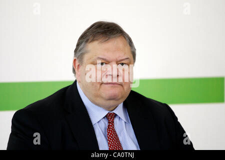 Finanzminister EVANGELOS VENIZELOS spricht während einer Pressekonferenz. Venizelos ist der einzige Anwärter für die Führung der meisten sozialistischen PASOK-Partei in einer Abstimmung an diesem Sonntag Stockfoto