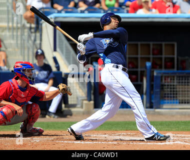 15. März 2012 - Port Charlotte, FL, USA - JAMES BORCHUCK |   Times.OT 350844 BORC rays (15.03.12) (Port Charlotte, FL) Carlos Pena schlägt sich in der ersten während der Strahlen Frühling Trainingsspiel gegen die Phillies Donnerstag in Port Charlotte.    [JAMES BORCHUCK Mal] (Kredit-Bild: © Tampa Bay Ti Stockfoto