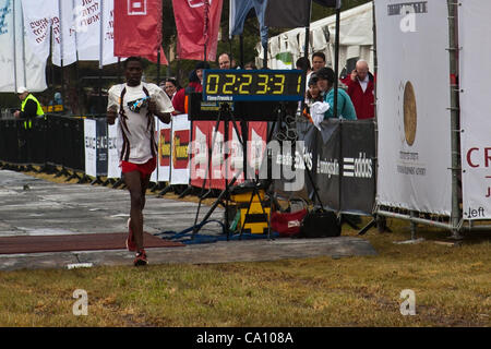 John Kipkorir Mutai, Kenia endet auf dem dritten Platz in Jerusalem die zweite International 42 Km volle Marathon mit einer Zeit von 02:23:31. Jerusalem, Israel. 16. März 2012. Stockfoto