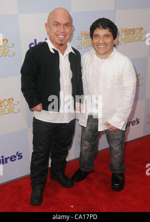 16. März 2012 statt - Los Angeles, Kalifornien, USA - Martin Klebba, Mark Povinelli Teilnahme an der Los Angeles Premiere von '' Spieglein, Spieglein '' in der Graumans Chinese Theatre in Hollywood, Kalifornien am 17.03.12. 2012 (Kredit-Bild: © D. Long/Globe Photos/ZUMAPRESS.com) Stockfoto