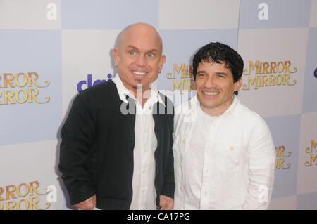 16. März 2012 statt - Los Angeles, Kalifornien, USA - Martin Klebba, Mark Povinelli Teilnahme an der Los Angeles Premiere von '' Spieglein, Spieglein '' in der Graumans Chinese Theatre in Hollywood, Kalifornien am 17.03.12. 2012 (Kredit-Bild: © D. Long/Globe Photos/ZUMAPRESS.com) Stockfoto