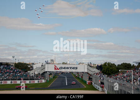 18. März 2012 - Melbourne, Victoria, Australien - The Roulettes Kunstflug fliegen über den Main direkt vor dem Start der Formel eine Australian Grand Prix 2012 auf dem Albert Park Circuit in Melbourne, Australien. (Bild Kredit: Sydney Low/Southcreek/ZUMAPRESS.com ©) Stockfoto