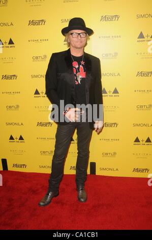 Matt Sorum im Ankunftsbereich für Adopt Arts Kick-Off Event, das Sofitel Hotel in West Hollywood, Los Angeles, CA 18. März 2012. Foto von: Dee Cercone/Everett Collection Stockfoto