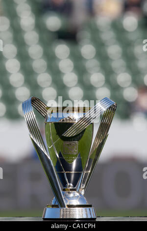 18. März 2012 - Carson, Kalifornien, USA - die MLS-Cup auf dem Display vor der Major League Soccer Spiel zwischen DC United und die Los Angeles Galaxy im Home Depot Center. Die Galaxie fuhr fort, United mit einem Finale 3: 1 besiegen. (Bild Kredit: Brandon Parry/Southcreek/ZUMAPRESS.com ©) Stockfoto