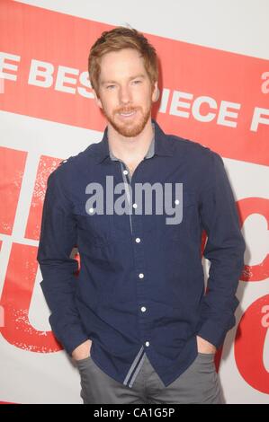 Chris Owen im Ankunftsbereich für AMERICAN REUNION Premiere, Graumans Chinese Theatre, Los Angeles, CA 19. März 2012. Foto von: Dee Cercone/Everett Collection Stockfoto