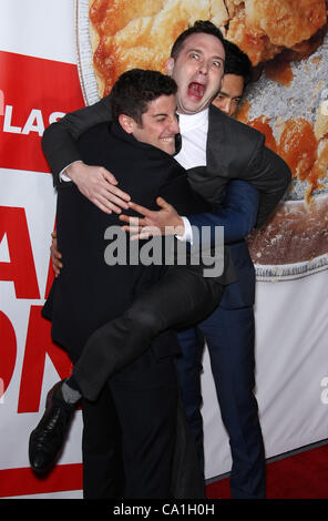 JASON BIGGS & EDDIE KAYE THOMAS & JOHN CHO AMERICAN REUNION. AMERIKANISCHE PREMIERE HOLLYWOOD LOS ANGELES Kalifornien USA 19 März Stockfoto