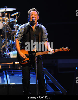 19. März 2012 - Greensboro, North Carolina; USA - Musiker BRUCE SPRINGSTEEN und die E Street Band führt live als ihre "Wrecking Ball Tour 2012" macht einen Halt in Greensboro Coliseum. Copyright 2012 Jason Moore. (Kredit-Bild: © Jason Moore/ZUMAPRESS.com) Stockfoto