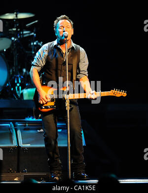 19. März 2012 - Greensboro, North Carolina; USA - Musiker BRUCE SPRINGSTEEN und die E Street Band führt live als ihre "Wrecking Ball Tour 2012" macht einen Halt in Greensboro Coliseum. Copyright 2012 Jason Moore. (Kredit-Bild: © Jason Moore/ZUMAPRESS.com) Stockfoto