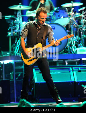 19. März 2012 - Greensboro, North Carolina; USA - Musiker BRUCE SPRINGSTEEN und die E Street Band führt live als ihre "Wrecking Ball Tour 2012" macht einen Halt in Greensboro Coliseum. Copyright 2012 Jason Moore. (Kredit-Bild: © Jason Moore/ZUMAPRESS.com) Stockfoto