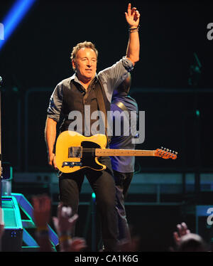 19. März 2012 - Greensboro, North Carolina; USA - Musiker BRUCE SPRINGSTEEN und die E Street Band führt live als ihre "Wrecking Ball Tour 2012" macht einen Halt in Greensboro Coliseum. Copyright 2012 Jason Moore. (Kredit-Bild: © Jason Moore/ZUMAPRESS.com) Stockfoto