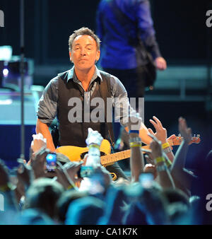 19. März 2012 - Greensboro, North Carolina; USA - Musiker BRUCE SPRINGSTEEN und die E Street Band führt live als ihre "Wrecking Ball Tour 2012" macht einen Halt in Greensboro Coliseum. Copyright 2012 Jason Moore. (Kredit-Bild: © Jason Moore/ZUMAPRESS.com) Stockfoto