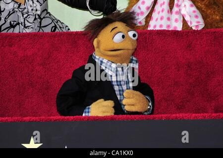 Walter bei der Induktion Zeremonie für Stern auf dem Hollywood Walk of Fame fürdas Muppets, Hollywood Boulevard, Los Angeles, CA 20. März 2012. Foto von: Michael Germana/Everett Collection Stockfoto