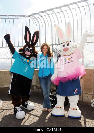 Dylan Lauren in Anwesenheit für Dylan's Candy Bar öffnet um Empire State Building, das Empire State Building, New York, NY 20. März 2012. Foto von: Desiree Navarro/Everett Collection Stockfoto