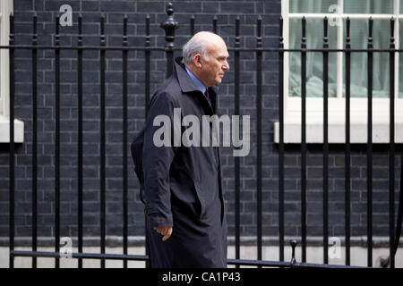 Downing Street, London, UK. 21.03.2012 zeigt Bild Vince Cable, britisches Geschäft Sekretärin, Downing Street vor den Haushaltsplan 2012 UK verlassen. Stockfoto