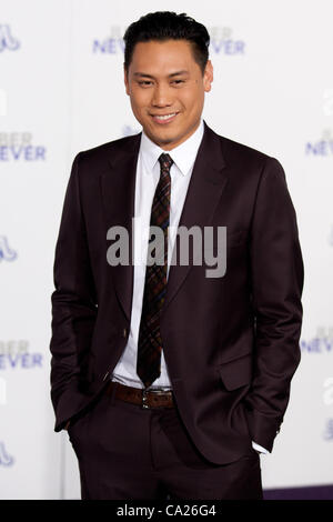 8. Februar 2011 - Los Angeles, Kalifornien, US - Regisseur JON M. CHU kommt bei der Paramount Bilder Justin Bieber: Never Say Never Premiere im Nokia Theater L.A. Live. (Bild Kredit: Brandon Parry/ZUMAPRESS.com ©) Stockfoto