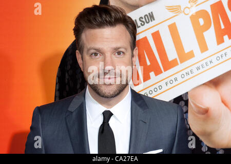 23. Februar 2011 - Hollywood, Kalifornien, USA - kommt JASON SUDEIKIS bei der Weltpremiere von Hall Pass im Cinerama Dome in Hollywood. (Bild Kredit: Brandon Parry/ZUMAPRESS.com ©) Stockfoto