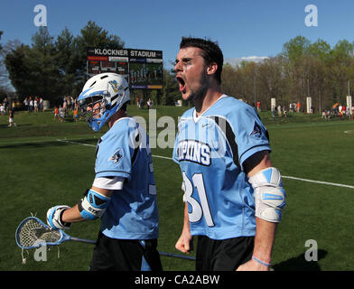 24. März 2012 - Charlottesville, VA, Vereinigte Staaten von Amerika - Johns Hopkins John Ranagan (31) erzielte den Siegtreffer in der Nachspielzeit gegen die Virginia Cavaliers in Charlottesville, VA. Johns Hopkins besiegte Virginia 11-10. (Kredit-Bild: © Andrew Shurtleff/ZUMAPRESS.com) Stockfoto