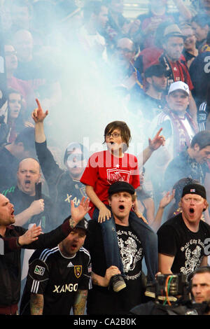 24. März 2012 - Sandy, Utah, USA - Real Salt Lake-Fans unterstützen ihr Team in Rio Tinto Stadium... Stephen Holt/SHP (Kredit-Bild: © Stephen Holt/ZUMAPRESS.com) Stockfoto