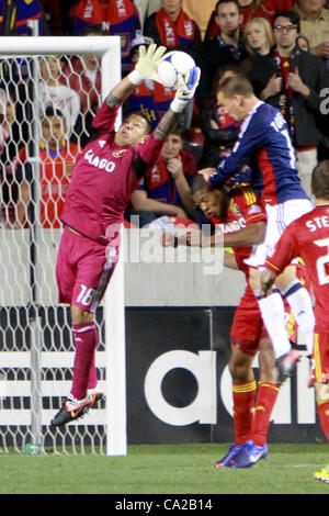 24. März 2012 - Sandy, Utah, versucht USA - Real Salt Lake Torwart Nick Rimando (18) eine sichere während ihre 1: 0-Niederlage gegen Chivas USA in Rio Tinto Stadium zu machen... Stephen Holt/SHP (Kredit-Bild: © Stephen Holt/ZUMAPRESS.com) Stockfoto