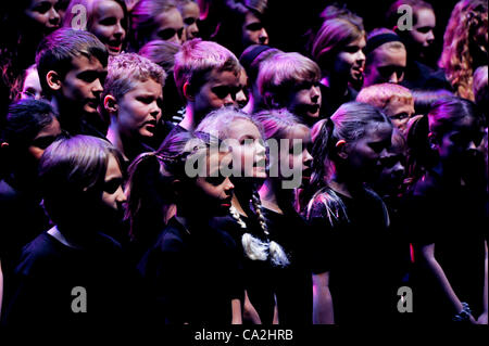 Quincentennial feiern: Lewes alten Gymnasiasten durchführen 'Festival 500' auf der Bühne in Glyndebourne. Stockfoto