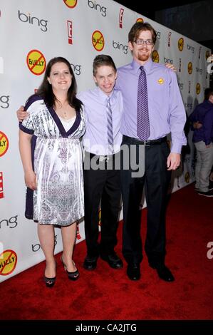 Jackie Libby, Alex Libby, Philip Libby im Ankunftsbereich für BULLY Premiere, chinesische 6 Theater, Los Angeles, CA 26. März 2012. Foto von: Elizabeth Goodenough/Everett Collection Stockfoto